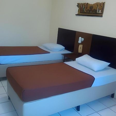 Hotel Augusta Гарут Екстер'єр фото