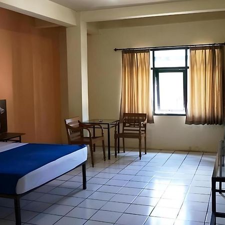Hotel Augusta Гарут Екстер'єр фото