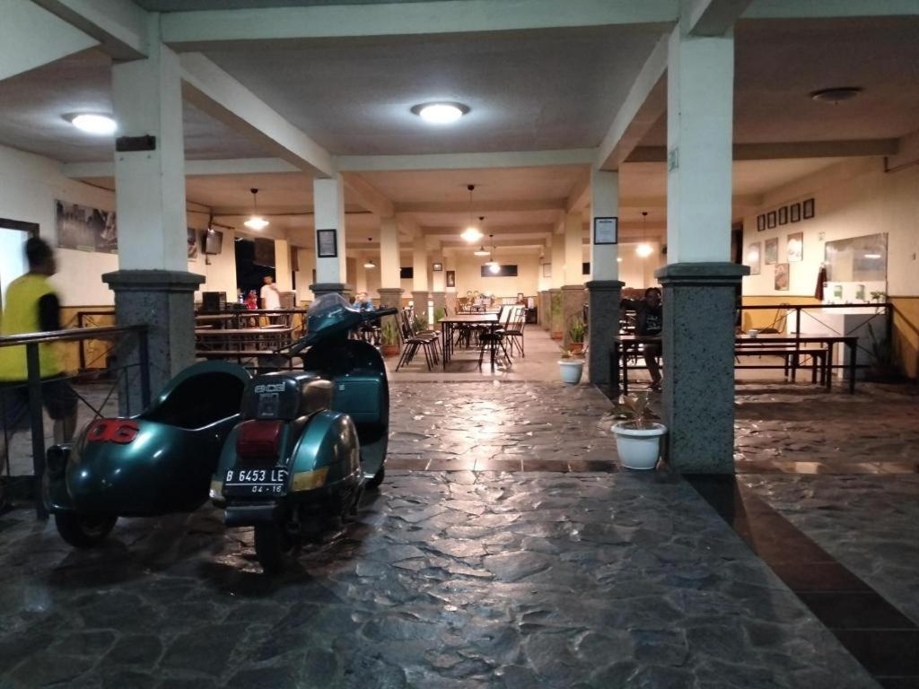 Hotel Augusta Гарут Екстер'єр фото