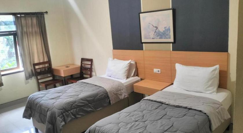 Hotel Augusta Гарут Екстер'єр фото